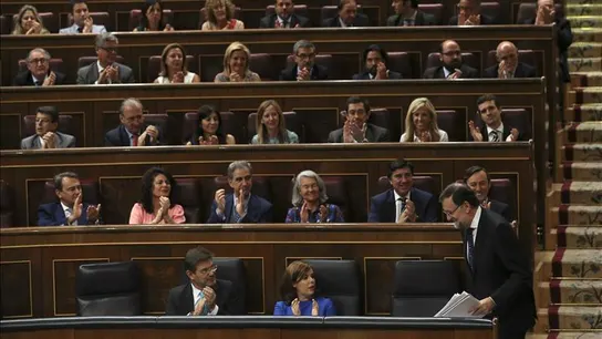 La bancada del PP en el Congreso aplaude a Rajoy La bancada del PP en el Congreso aplaude a Rajoy