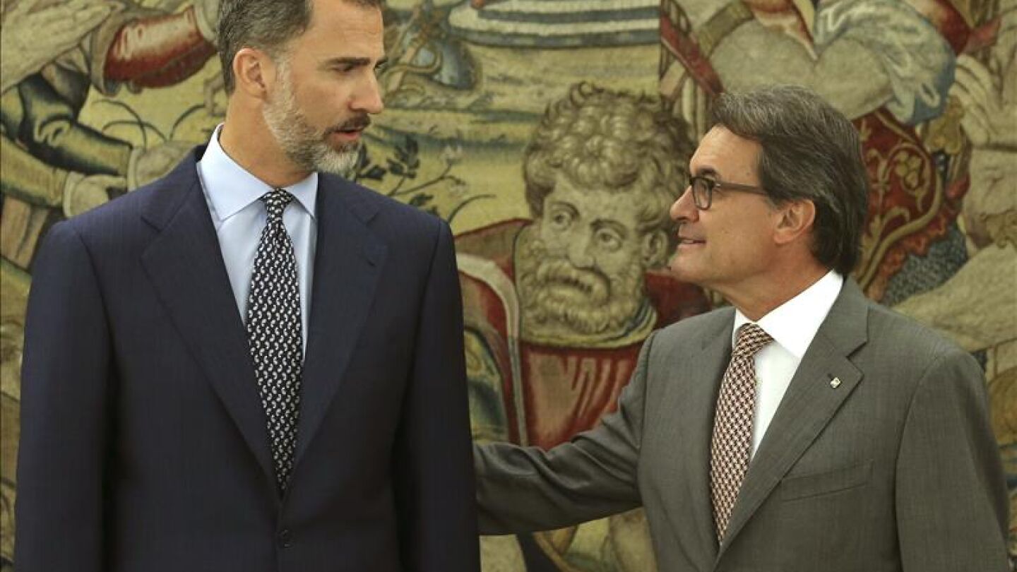 El Rey Felipe VI y Artur Mas durante la reuni&oacute;n en el Palacio de la Zarzuela