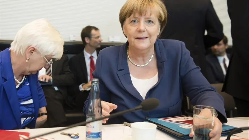 Angela Merkel en la reunión extraordinaria sobre la situación de Grecia 