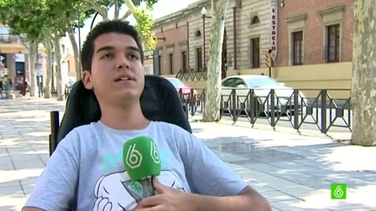 Cristian González, joven en silla de ruedas Cristian González, joven en silla de ruedas