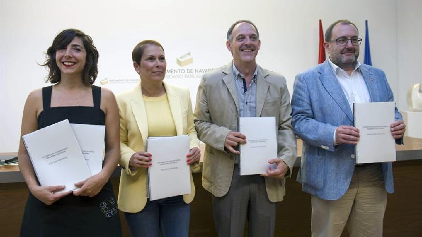 Firma en Pamplona del acuerdo program&aacute;tico que guiar&aacute; la labor del Gobierno de Navarra