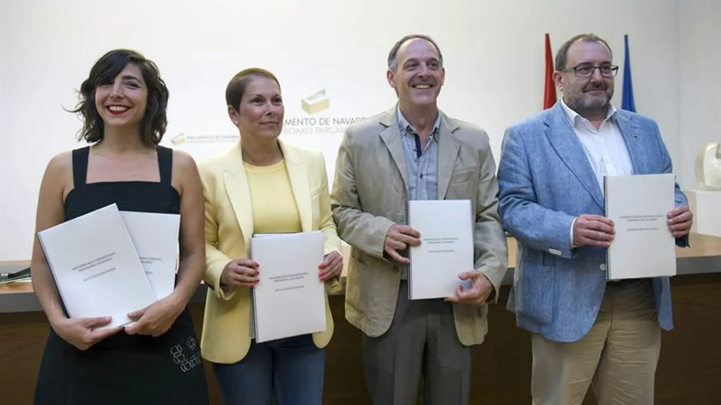 Firma en Pamplona del acuerdo programático que guiará la labor del Gobierno de Navarra Firma en Pamplona del acuerdo programático que guiará la labor del Gobierno de Navarra