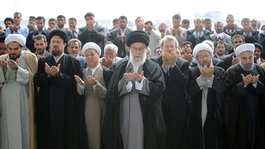 Jameneí da un portazo al deshielo con EEUU aunque acepta el acuerdo nuclear Jameneí da un portazo al deshielo con EEUU aunque acepta el acuerdo nuclear