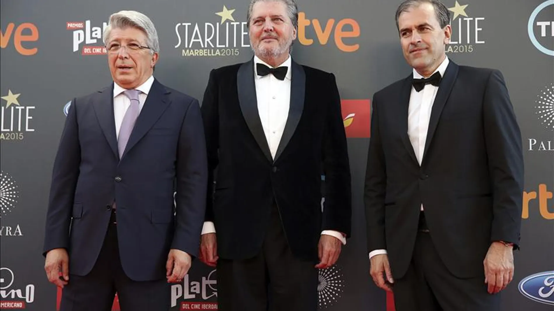 Enrique Cerezo, Íñigo Méndez de Vigo y Miguel Ángel Benzal en los premios Platino