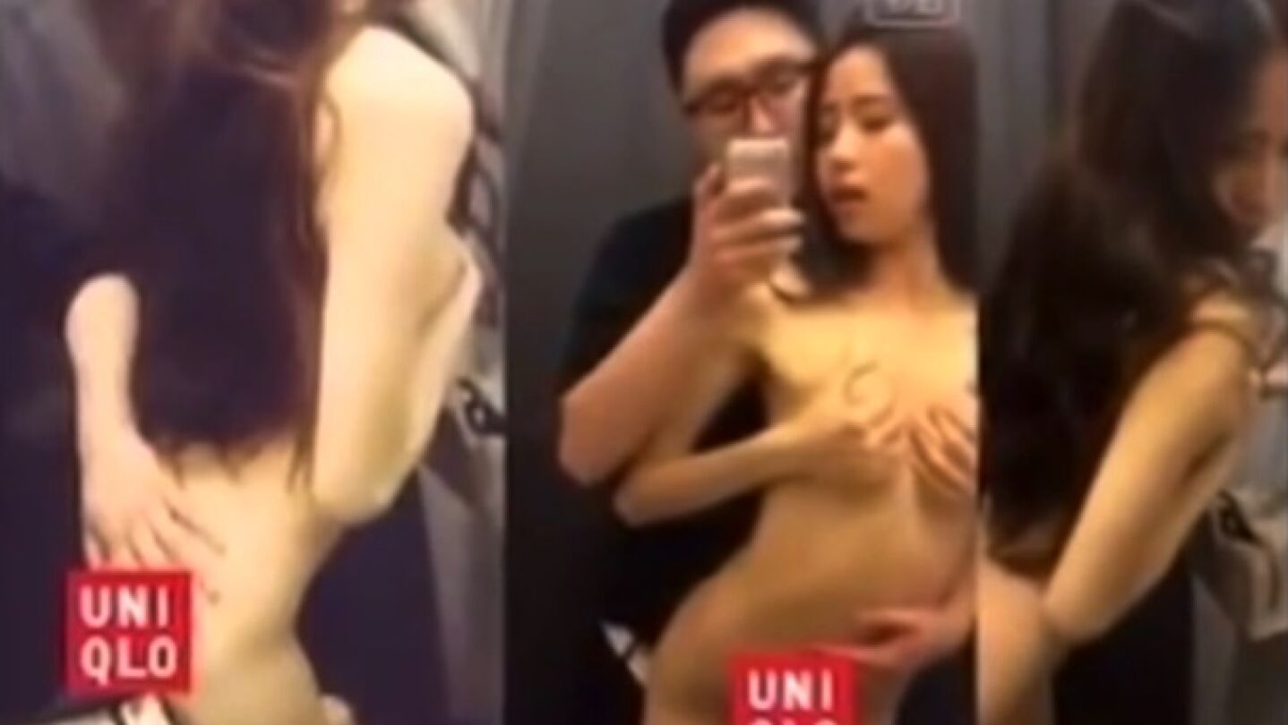 Momento &iacute;nitmo en un probador en Pek&iacute;n