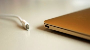 El nuevo Macbook Pro tiene un único puerto de conexión