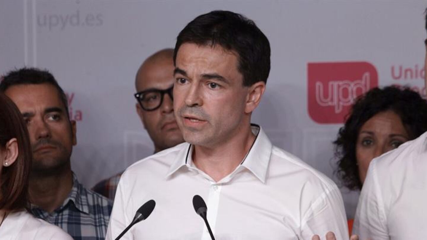 Andr&eacute;z Herzog habla ante los medios