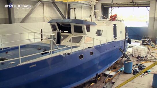 La polic&iacute;a encuentra una lancha convertida en falso pesquero 
