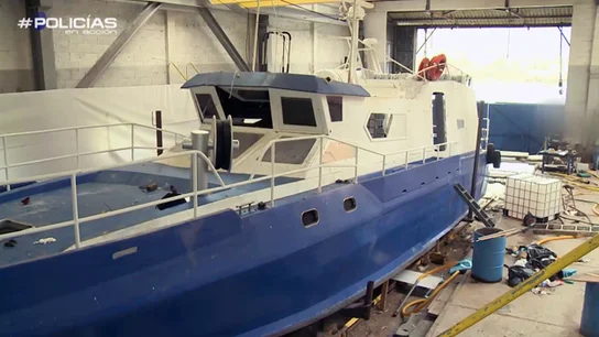 La policía encuentra una lancha convertida en falso pesquero La policía encuentra una lancha convertida en falso pesquero