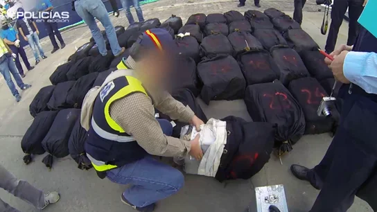 Los agentes de la Policía dan con 1.500 kilos de cocaína en un barco Los agentes de la Policía dan con 1.500 kilos de cocaína en un barco