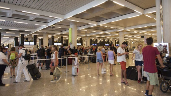 Espa&ntilde;a obtiene el r&eacute;cord de 29,2 millones de turistas con un incremento del 4,2% 