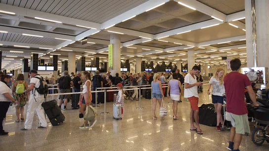España obtiene el récord de 29,2 millones de turistas con un incremento del 4,2% España obtiene el récord de 29,2 millones de turistas con un incremento del 4,2%