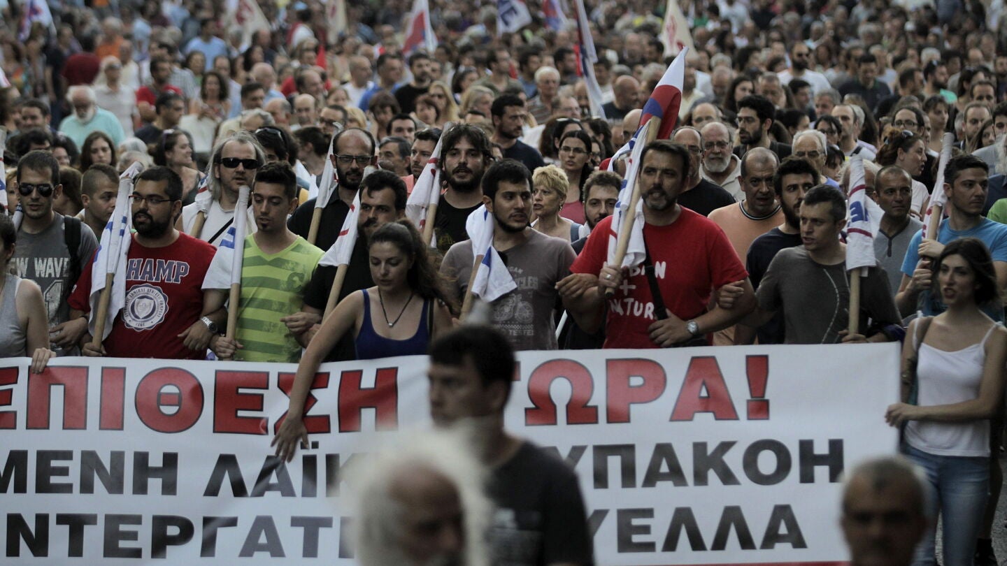 Manifestaci&oacute;n en Atenas en contra de la aprobaci&oacute;n del segundo paquete de reformas