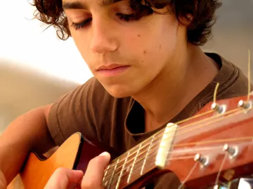 Los adolescentes que aprenden música se vuelven mejores lectores Los adolescentes que aprenden música se vuelven mejores lectores
