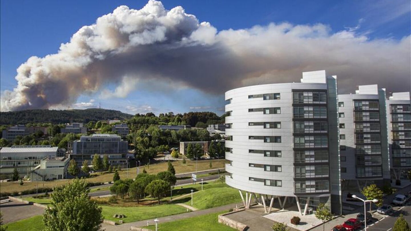 Declarado a las puertas de Santiago un incendio de situaci&oacute;n dos