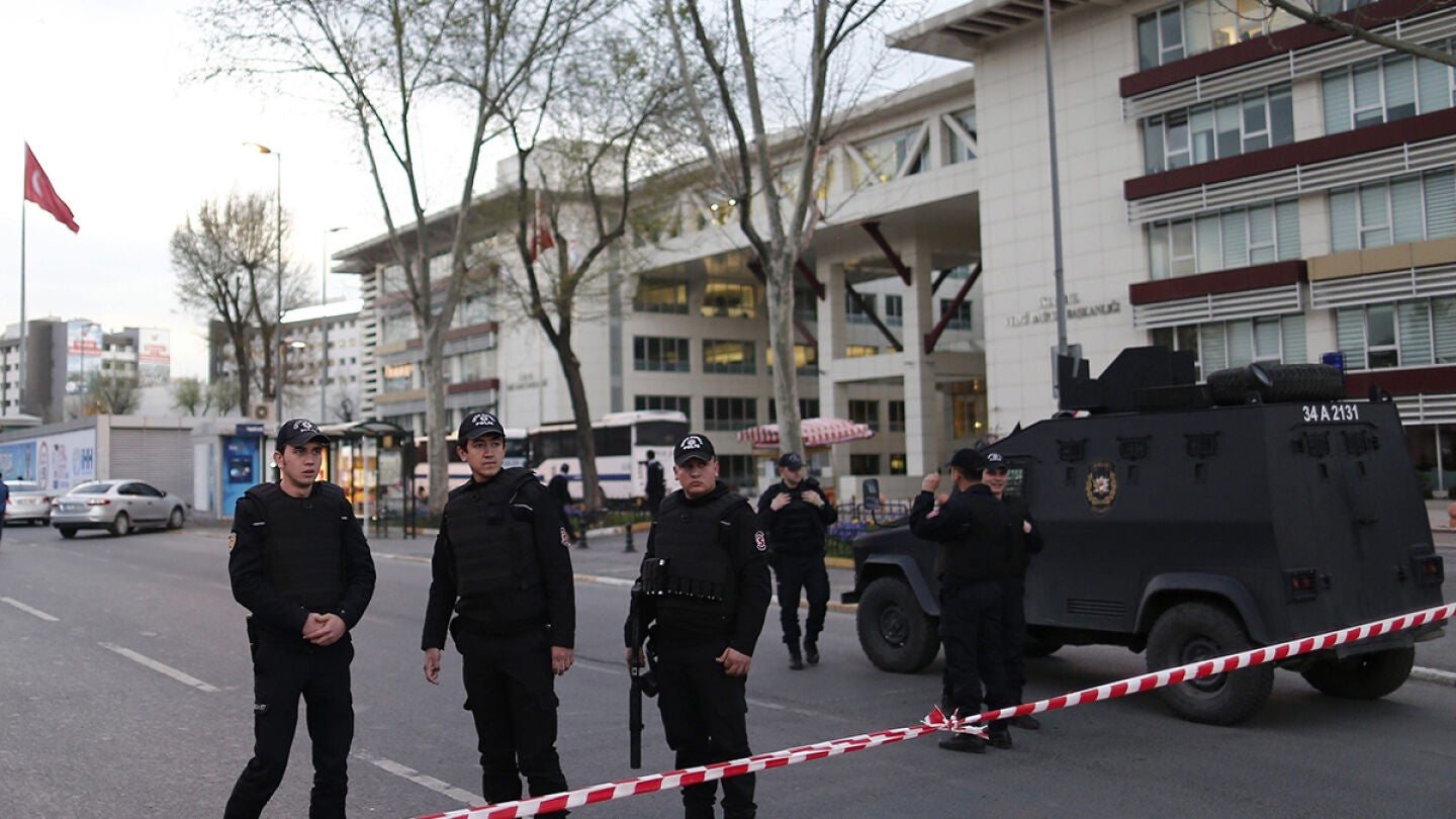 Miembros de la polic&iacute;a turca