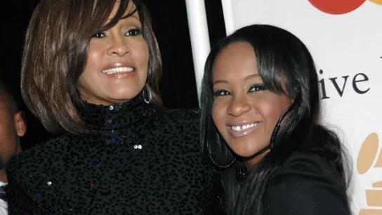 Bobbi Kristina Brown, al lado de su madre Whitney Houston en 2011. Bobbi Kristina Brown, al lado de su madre Whitney Houston en 2011.