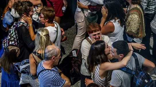 Encuentro entre jóvenes y familiares, aeropuerto de Bilbao Encuentro entre jóvenes y familiares, aeropuerto de Bilbao
