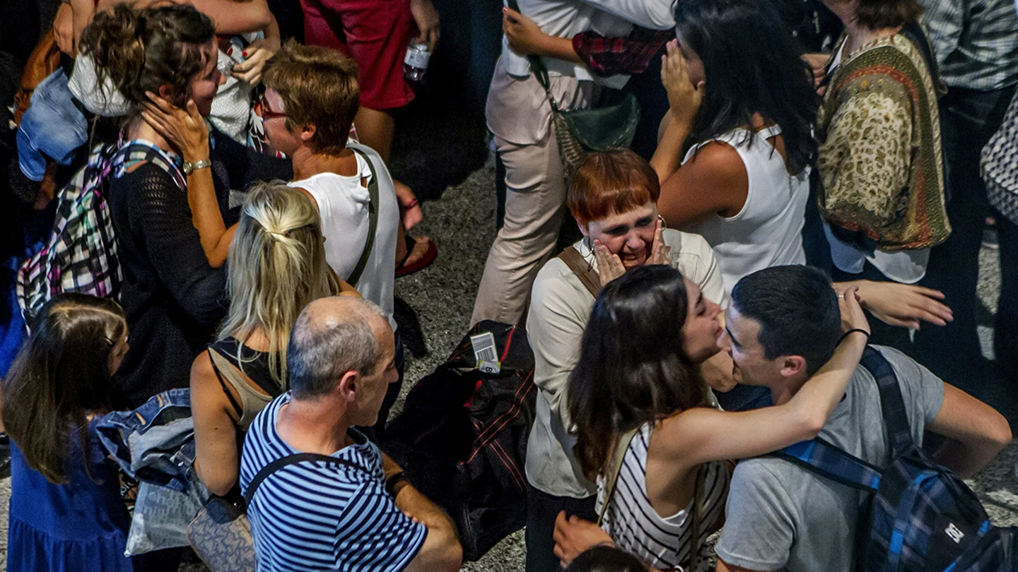 Encuentro entre jóvenes y familiares, aeropuerto de Bilbao Encuentro entre jóvenes y familiares, aeropuerto de Bilbao