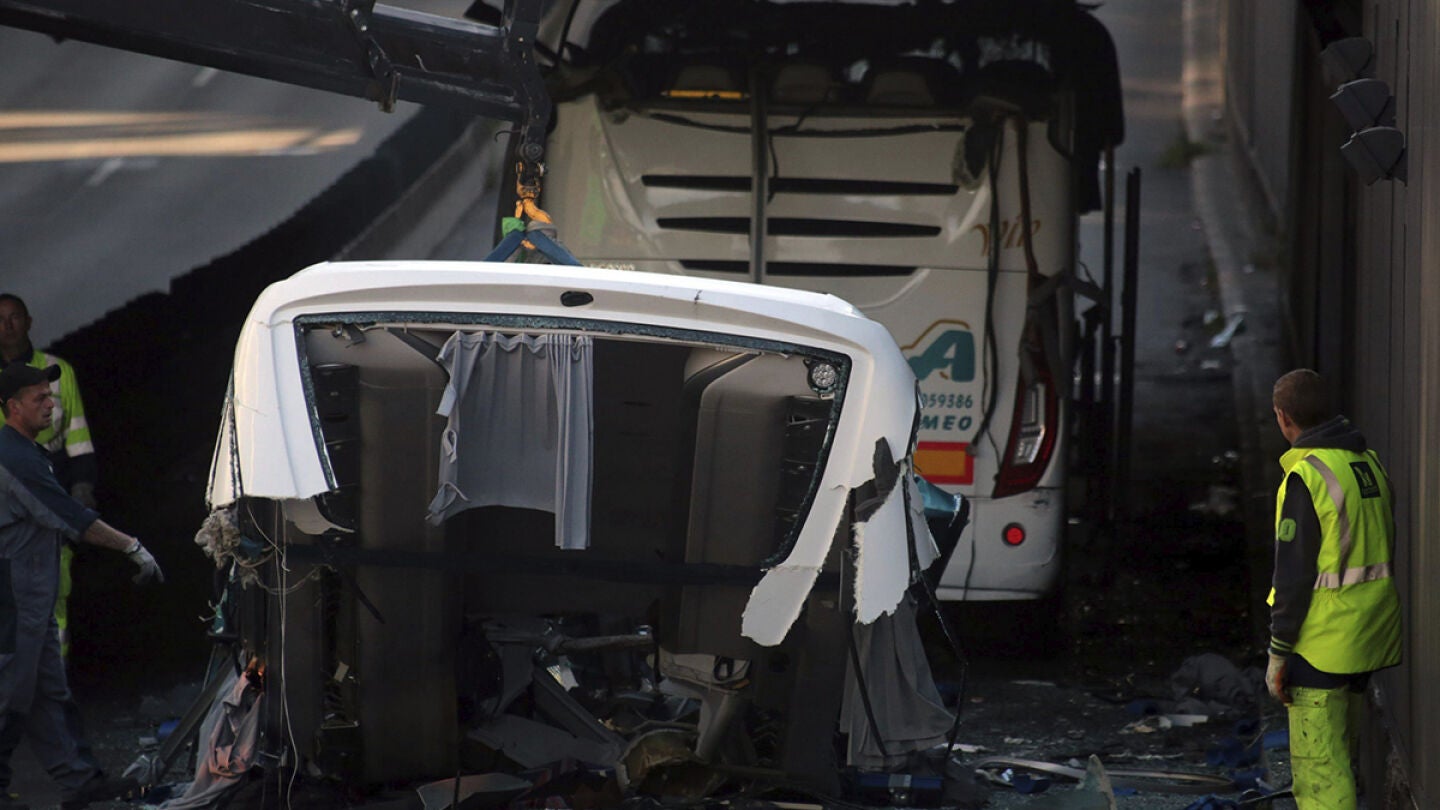 Restos del autob&uacute;s sinisestrado