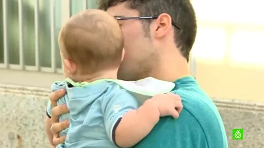 Un transexual con su sobrino Un transexual con su sobrino