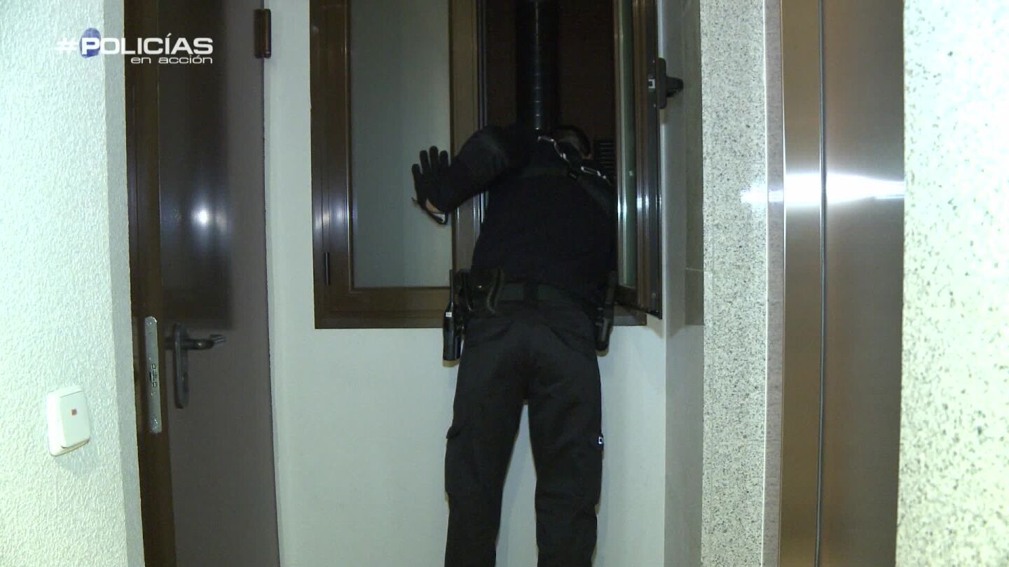 La polic&iacute;a busca a los autores de un robo a un bar: "Si no est&aacute;n aqu&iacute;, han salido hace dos minutos"