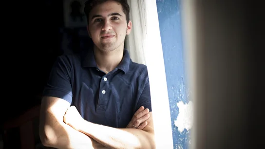 Alex Salinas, el joven transexual que no puede ser padrino. Alex Salinas, el joven transexual que no puede ser padrino.