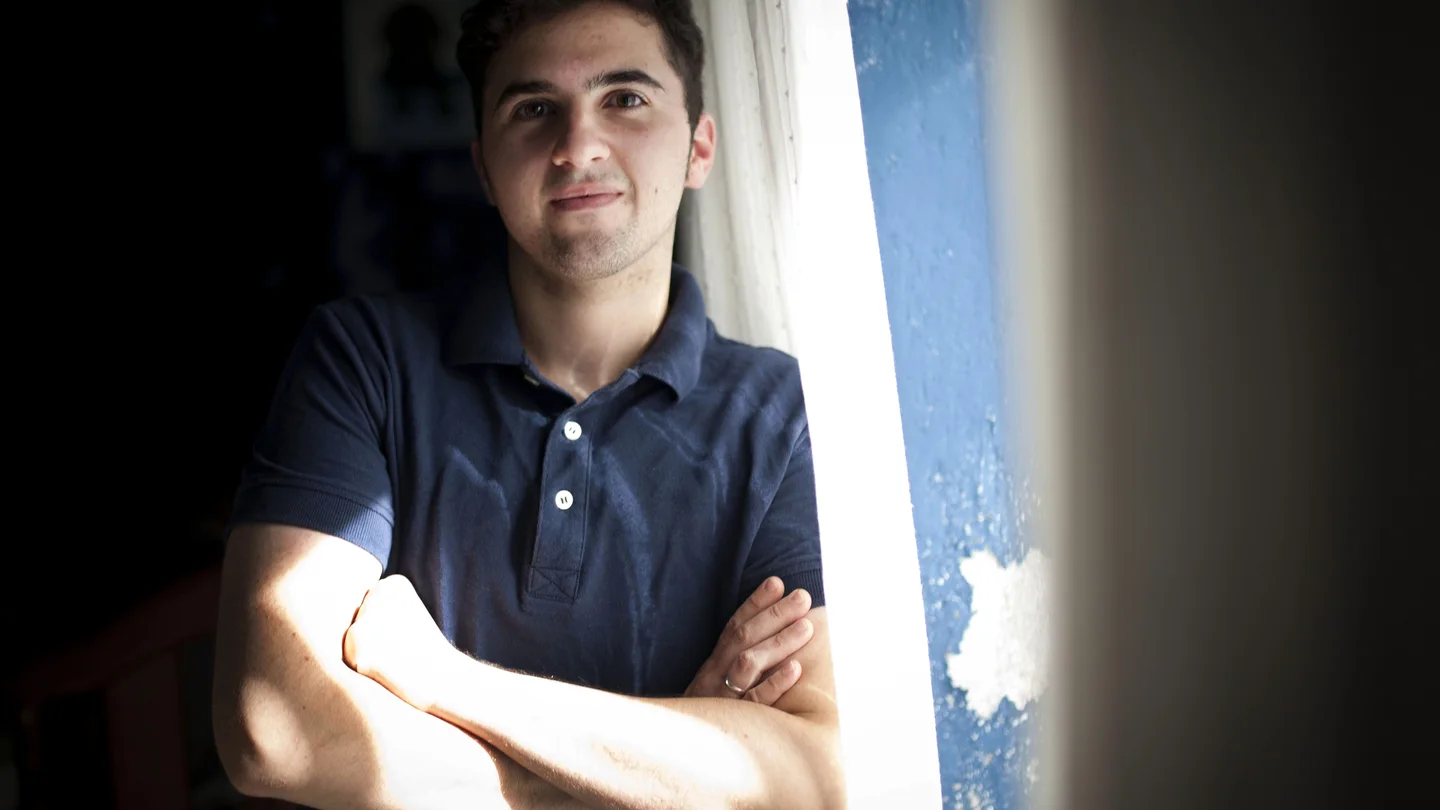 Alex Salinas, el joven transexual que no puede ser padrino. Alex Salinas, el joven transexual que no puede ser padrino.