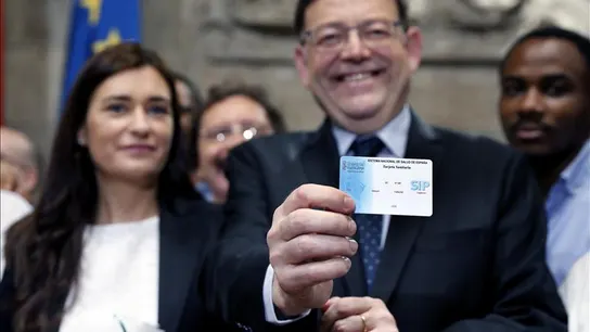 Los inmigrantes irregulares ya tienen tarjeta sanitaria en la Comunidad Valencia Los inmigrantes irregulares ya tienen tarjeta sanitaria en la Comunidad Valencia