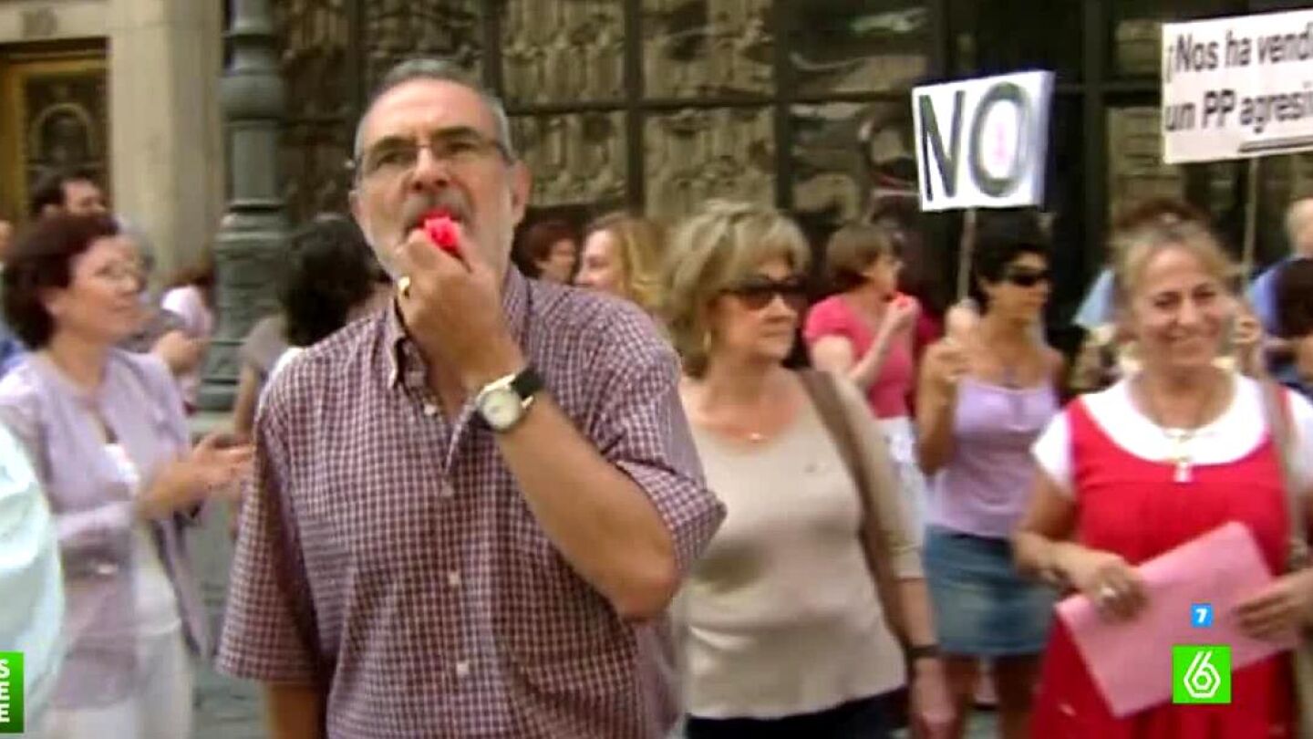Con el sueldo congelado desde 2011, los funcionarios no han parado de sufrir recortes en su n&oacute;mina