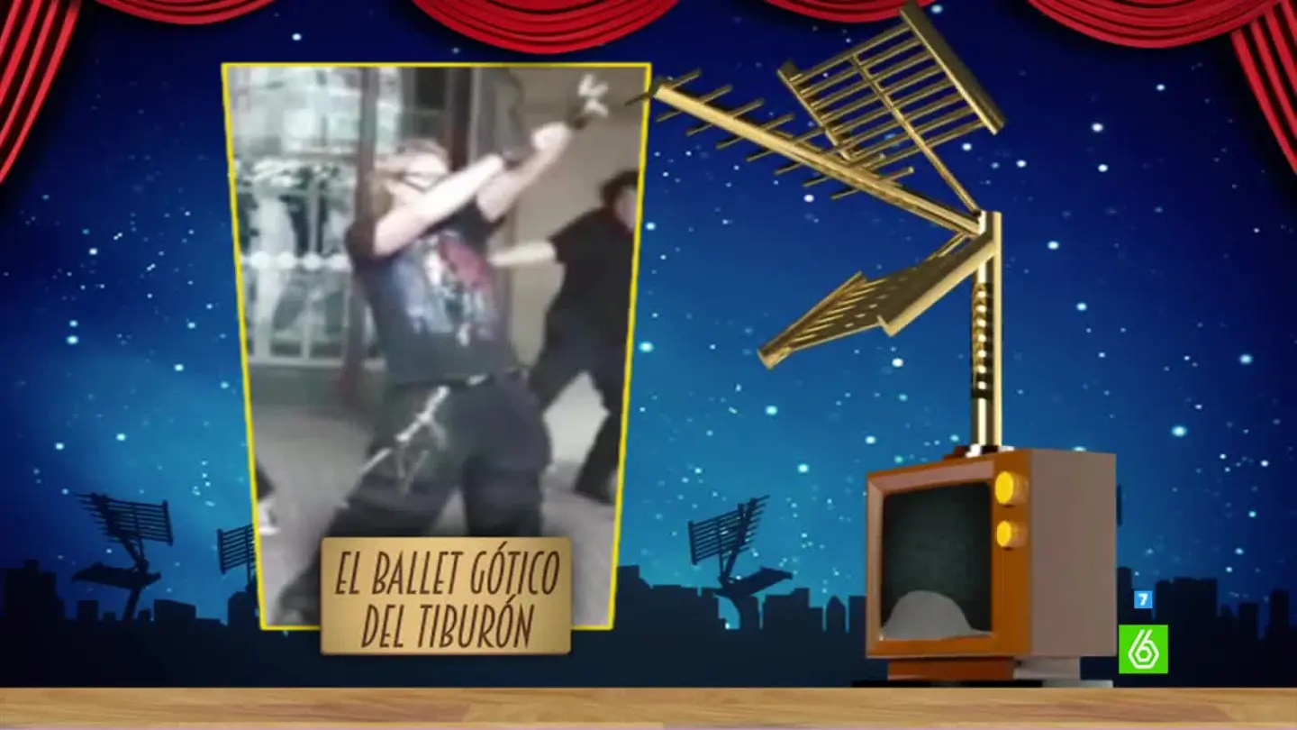 'El ballet gótico del tiburón' se convierte en el cuarto finalista de los premios Zapeando a 'Mejor Vídeo de la red' 'El ballet gótico del tiburón' se convierte en el cuarto finalista de los premios Zapeando a 'Mejor Vídeo de la red'