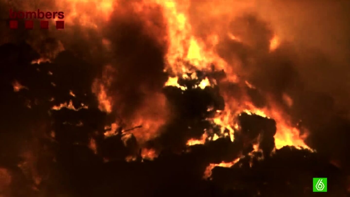 Espectacular incendio en un desguace 