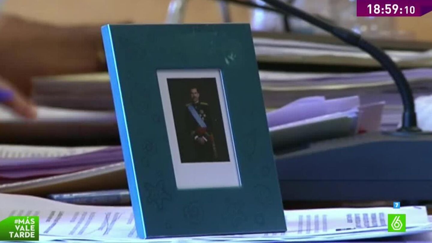 Un municipio de Tarragona coloca una foto min&uacute;scula de Felipe VI en el Ayuntamiento