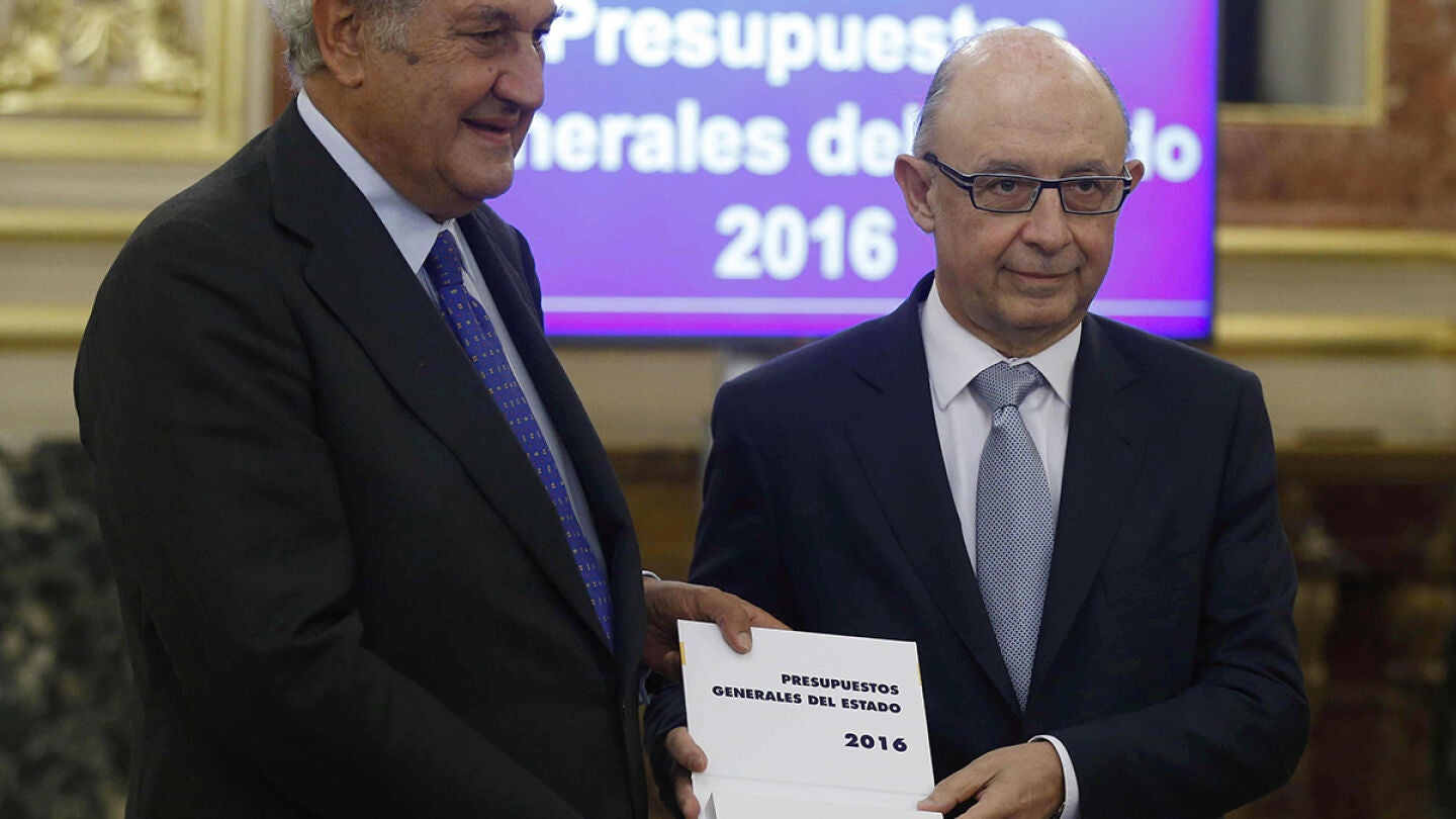 El ministro de Hacienda, Crist&oacute;bal Montoro, y el presidente de la C&aacute;mara Baja, Jes&uacute;s Posada
