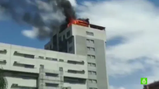 Incendio en un ático junto a la M-30 en Madrid Incendio en un ático junto a la M-30 en Madrid