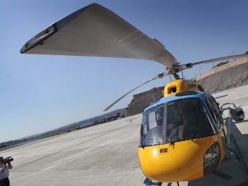 Un helicóptero de la DGT con el rádar Pegasus