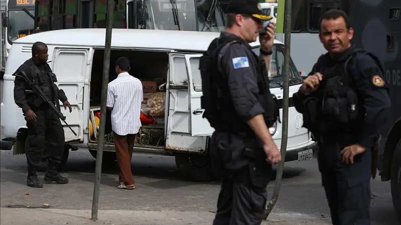 Imagen de archivo de varios agentes de policía en Brasil