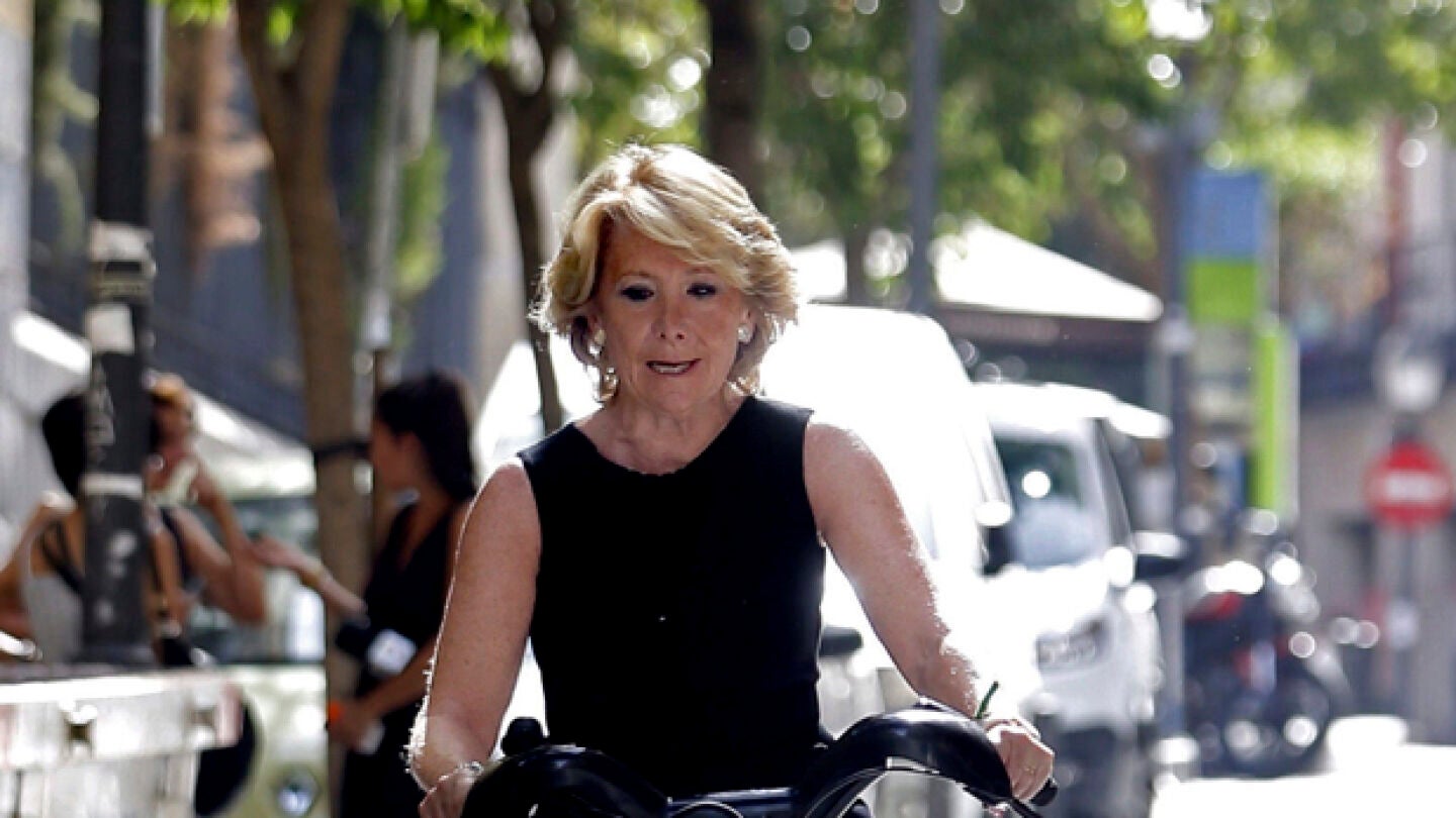Esperanza Aguirre en bicicleta