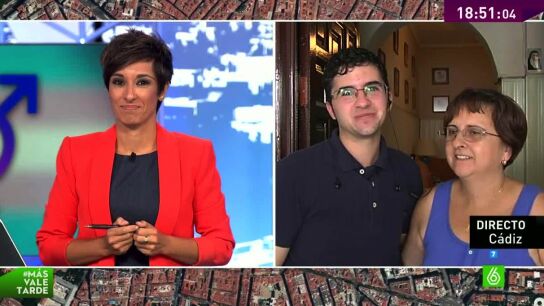 &Aacute;lex Salinas con su madre en mvt