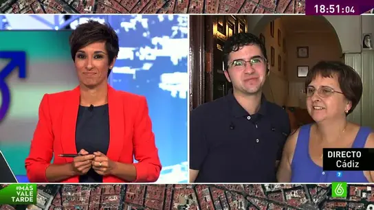Álex Salinas con su madre en mvt Álex Salinas con su madre en mvt