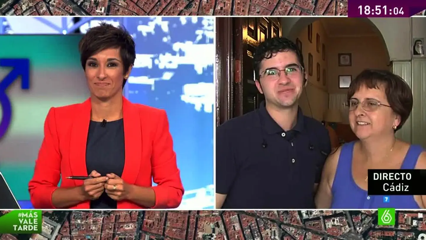 Álex Salinas con su madre en mvt Álex Salinas con su madre en mvt