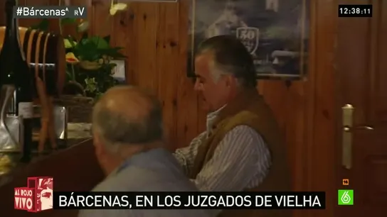 Bárcenas en el interior de un bar Bárcenas en el interior de un bar