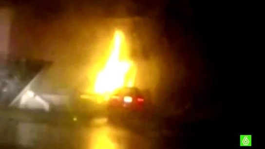 Explosión en Michigan tras chocarse un coche contra una tubería de gas Explosión en Michigan tras chocarse un coche contra una tubería de gas