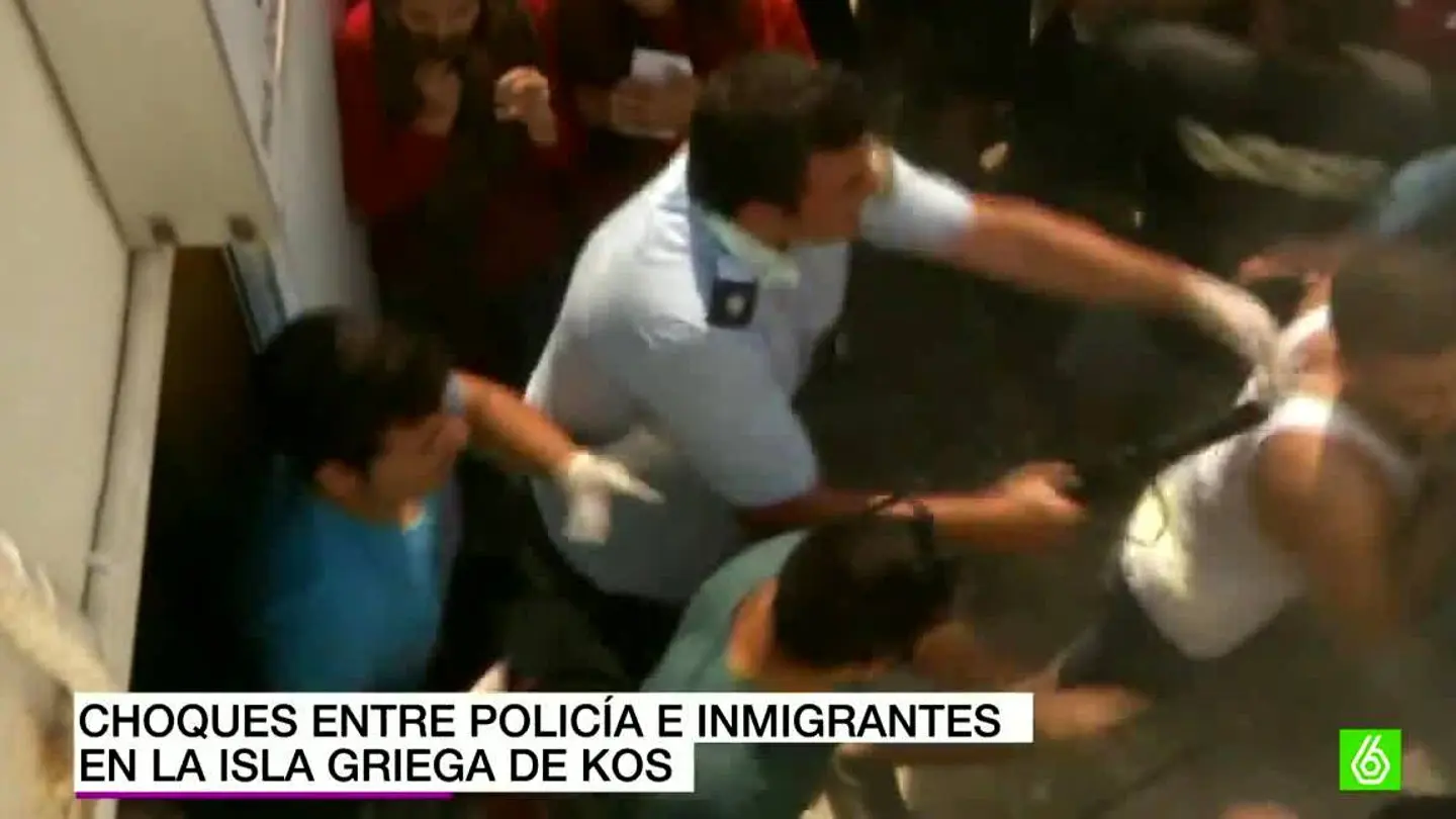 Disturbios entre Policías e inmigrantes en la isla griega de Kos Disturbios entre Policías e inmigrantes en la isla griega de Kos