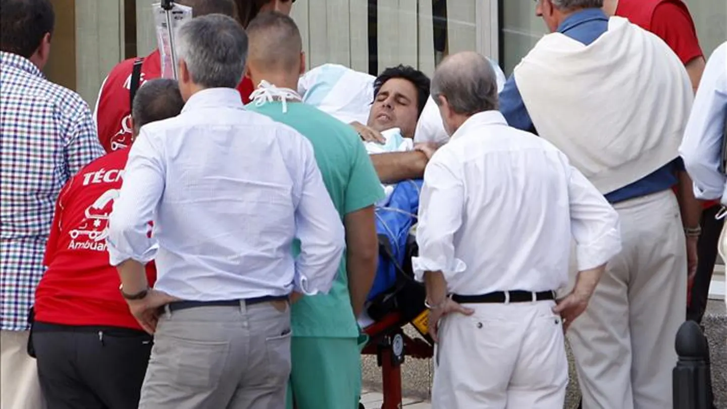 Francisco Rivera a su llegada a la Clínica Quirón de Zaragoza Francisco Rivera a su llegada a la Clínica Quirón de Zaragoza