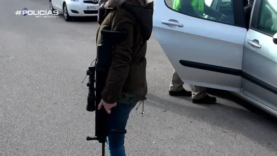 La persecución de dos ladrones de bancos, en Policías en acción La persecución de dos ladrones de bancos, en Policías en acción