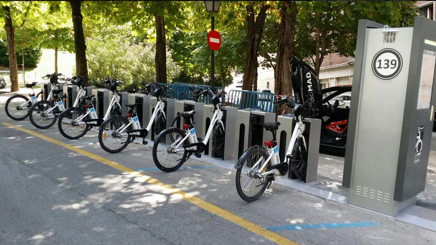 Una estación de bicicletas en Madrid Una estación de bicicletas en Madrid