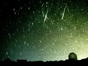 La lluvia de estrellas inunda el cielo La lluvia de estrellas inunda el cielo