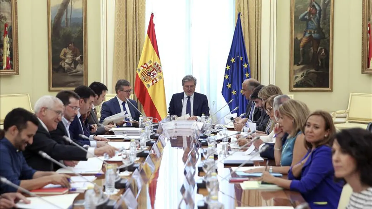 Doce comunidades autónomas quieren la paralización de la LOMCE Doce comunidades autónomas quieren la paralización de la LOMCE