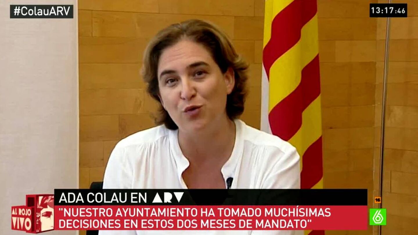 Ada Colau habla con ARV